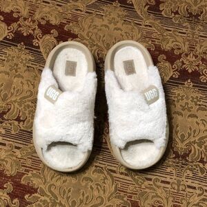 UGG Size 8 Fluff Slide Sandals White Slippers